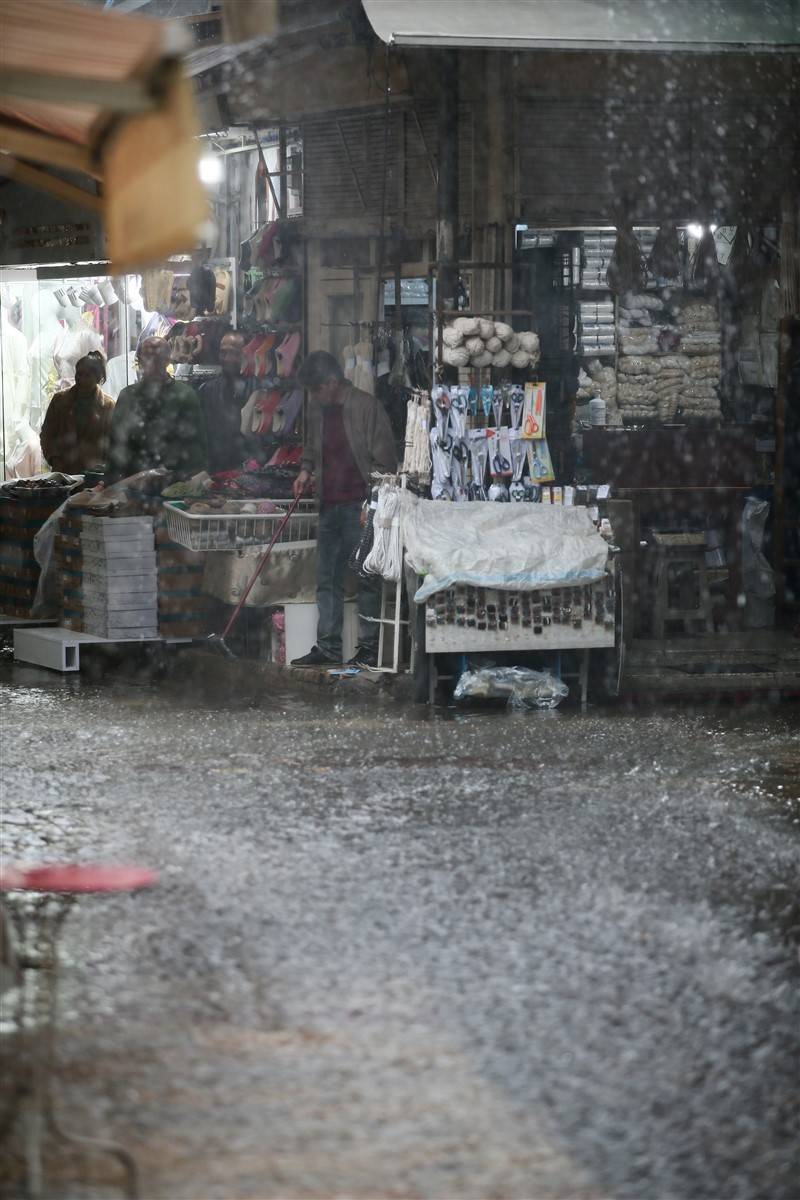 İzmir'de kırmızı alarm! 4 ilçeyi vurdu, tahliye çalışmaları başladı 5