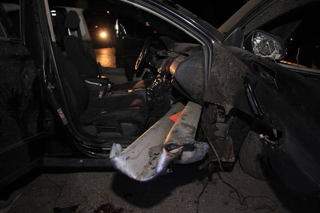 Manisa'da dehşete düşüren kaza: Bariyerler otomobilin içinden geçti! 6