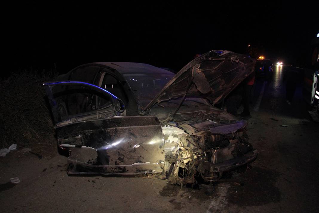 Manisa'da dehşete düşüren kaza: Bariyerler otomobilin içinden geçti! 3