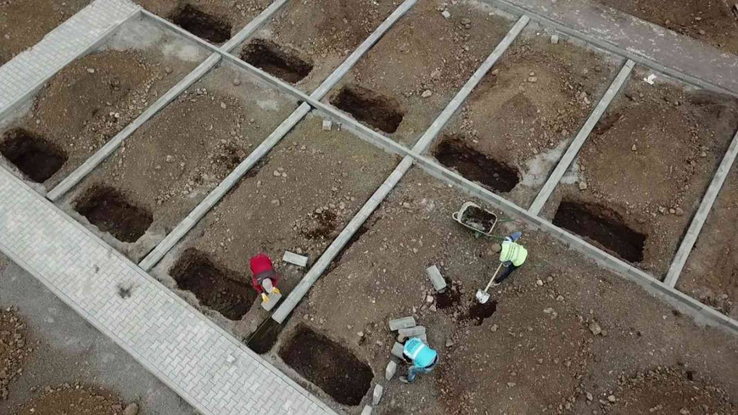 Ölü yok yüzlerce mezar var! Erzurum'dan ürküten kareler 9