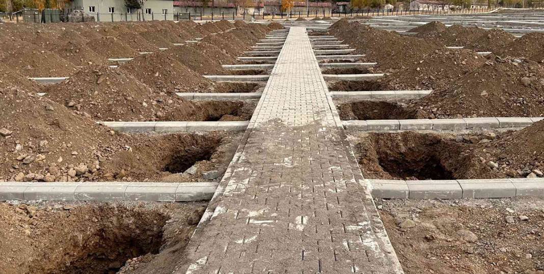 Ölü yok yüzlerce mezar var! Erzurum'dan ürküten kareler 8