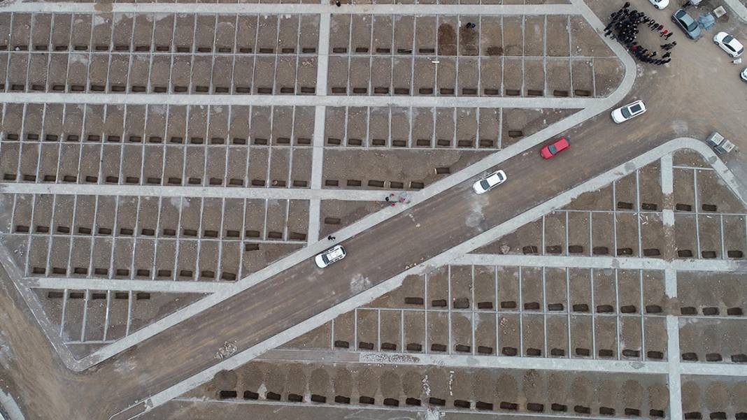 Ölü yok yüzlerce mezar var! Erzurum'dan ürküten kareler 7