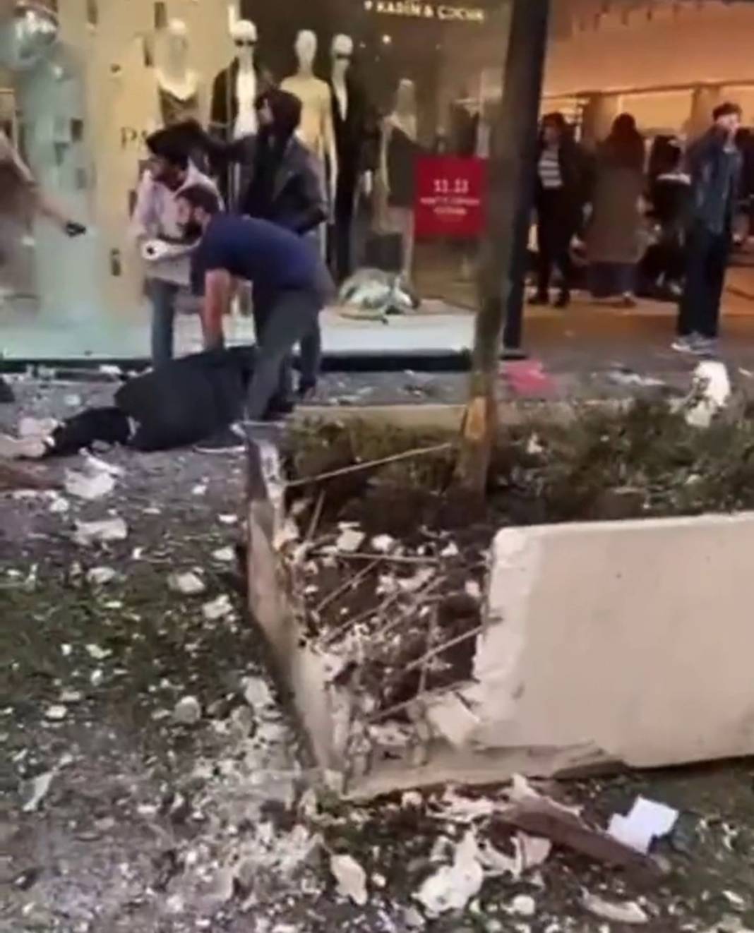 İstiklal Caddesi'ndeki patlamadan kahreden fotoğraf kareleri 17