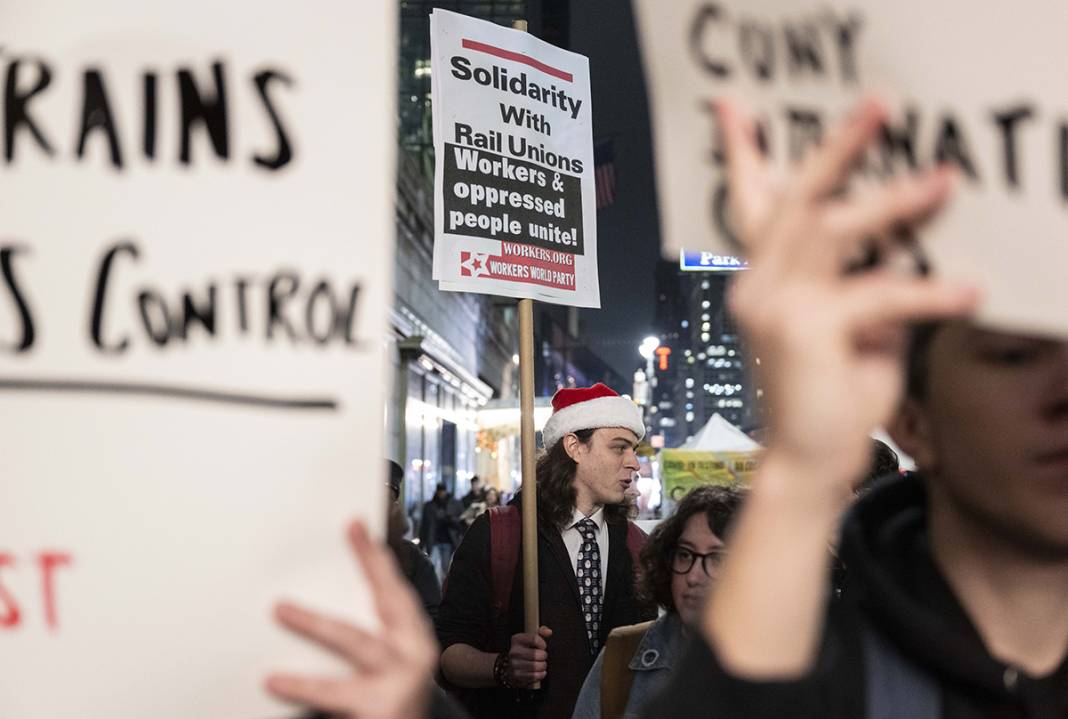 New York'ta işçiler haklarını savunmak için gösteri düzenledi 5