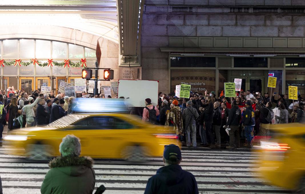 New York'ta işçiler haklarını savunmak için gösteri düzenledi 2