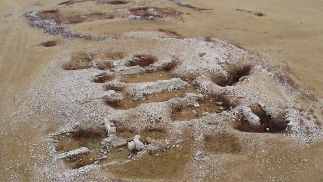Düşen su seviyesi tarihi kalıntıları gün yüzüne çıkardı: Hepsi saray hanedanına ait 1