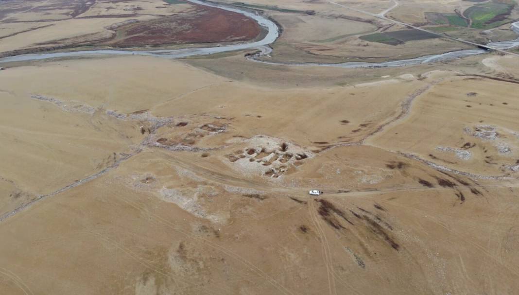 Düşen su seviyesi tarihi kalıntıları gün yüzüne çıkardı: Hepsi saray hanedanına ait 2