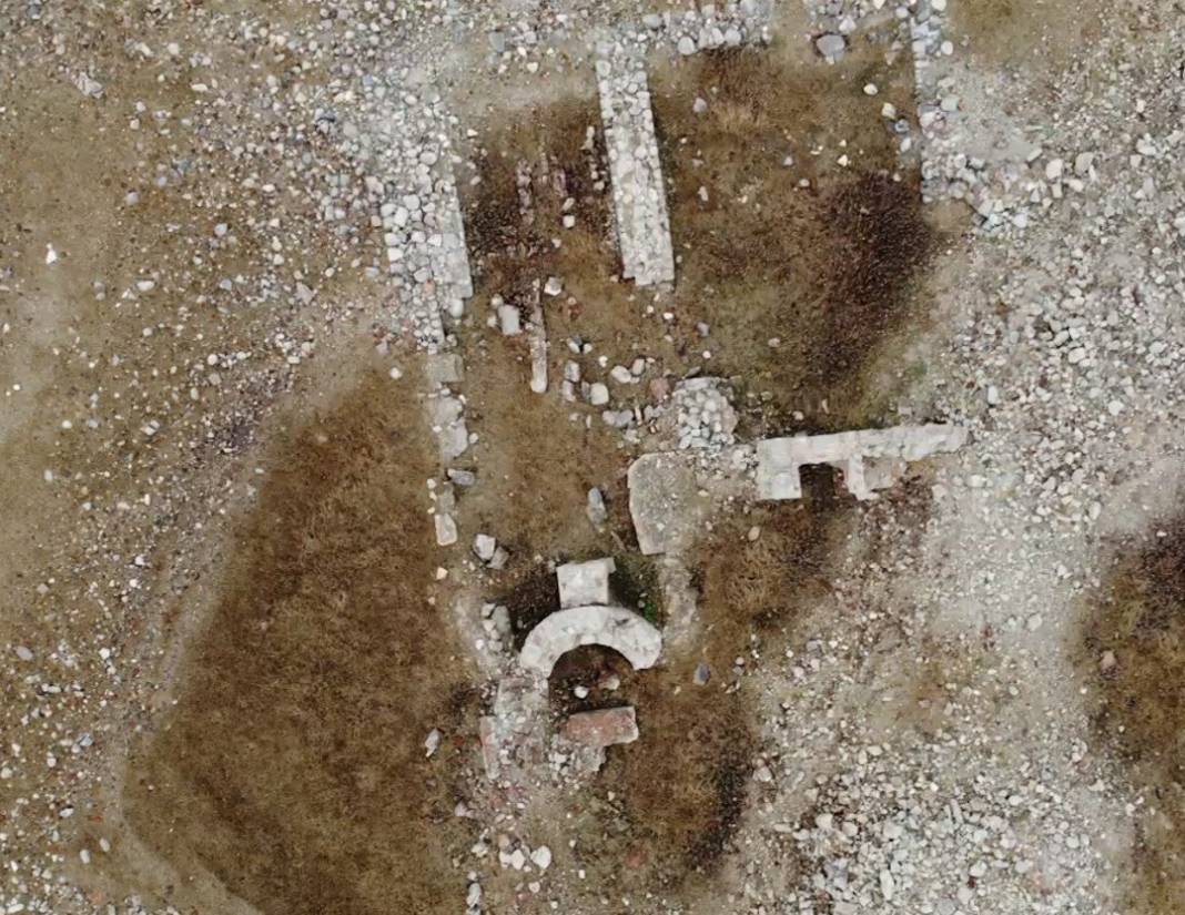 Düşen su seviyesi tarihi kalıntıları gün yüzüne çıkardı: Hepsi saray hanedanına ait 3