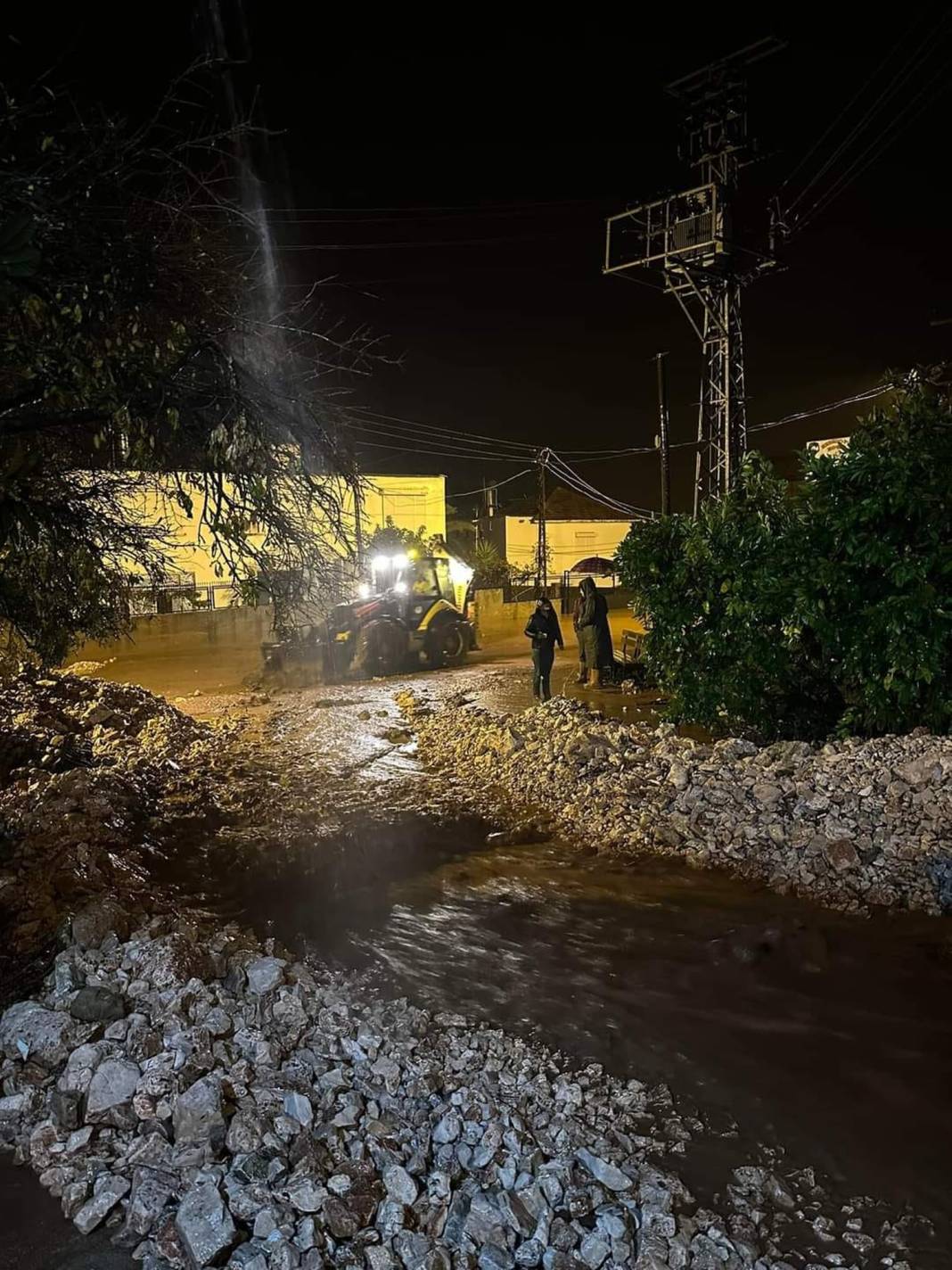 Antalya sele teslim! Arabalar sürüklendi, 1 gün okullar tatil edildi 1