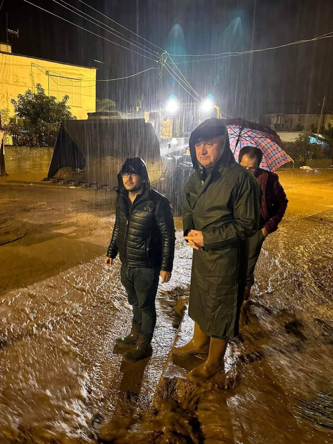 Antalya sele teslim! Arabalar sürüklendi, 1 gün okullar tatil edildi 3