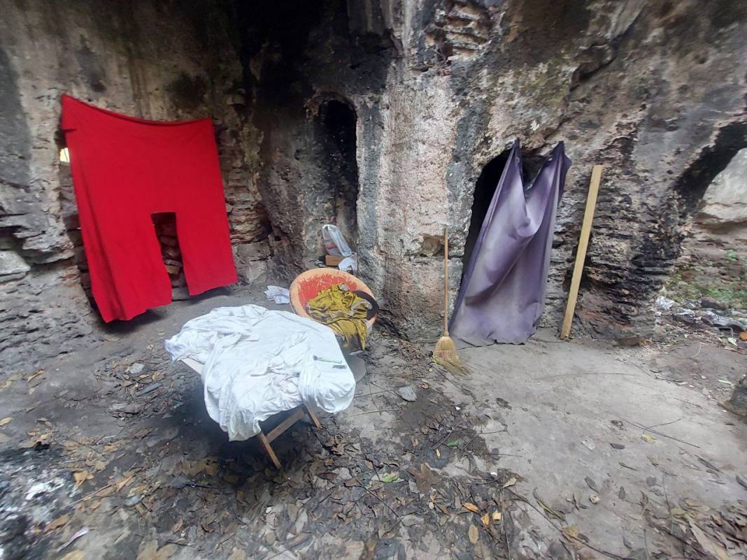 300 yıllık hamamın hali içler acısı: Evsizlere barınak oldu 4