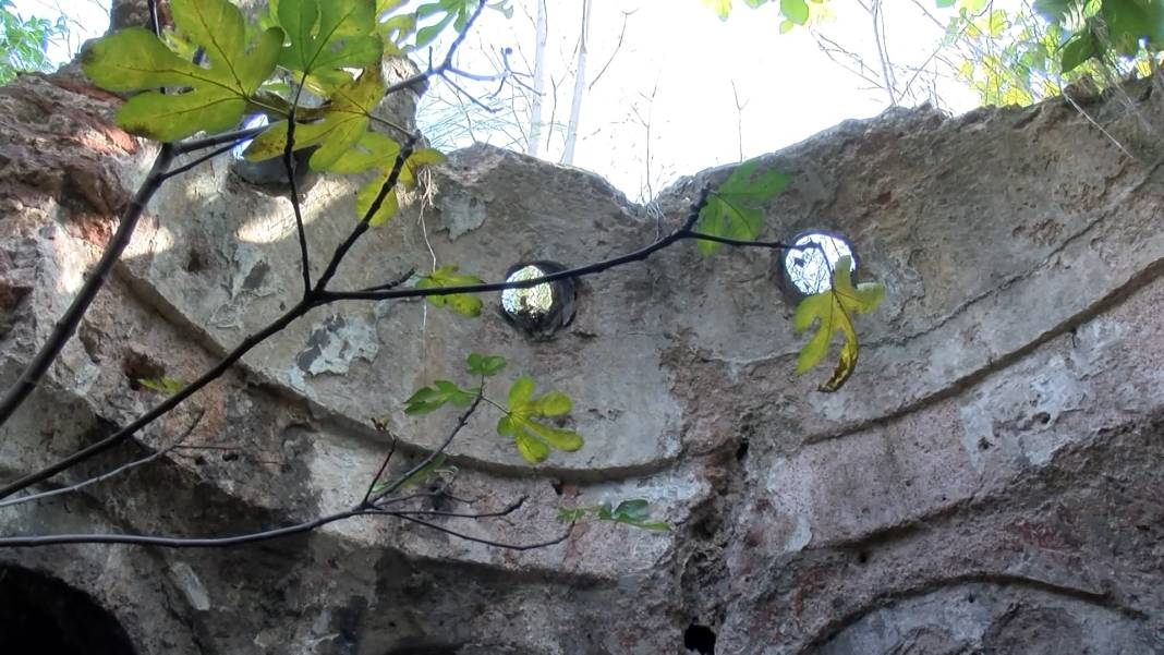 300 yıllık hamamın hali içler acısı: Evsizlere barınak oldu 7