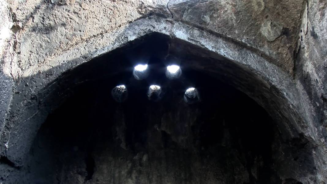 300 yıllık hamamın hali içler acısı: Evsizlere barınak oldu 13