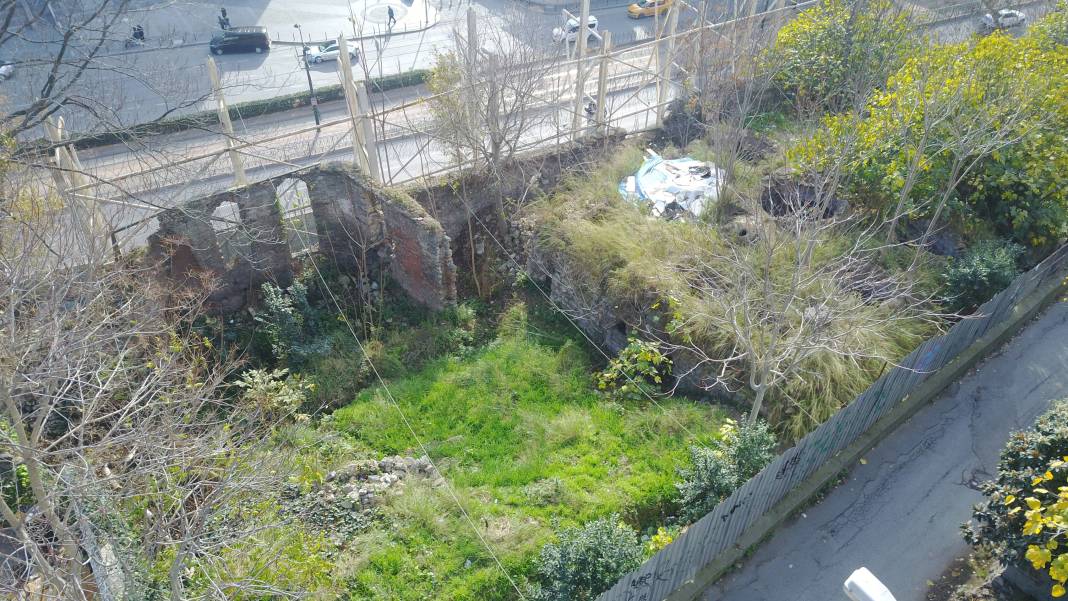 300 yıllık hamamın hali içler acısı: Evsizlere barınak oldu 8