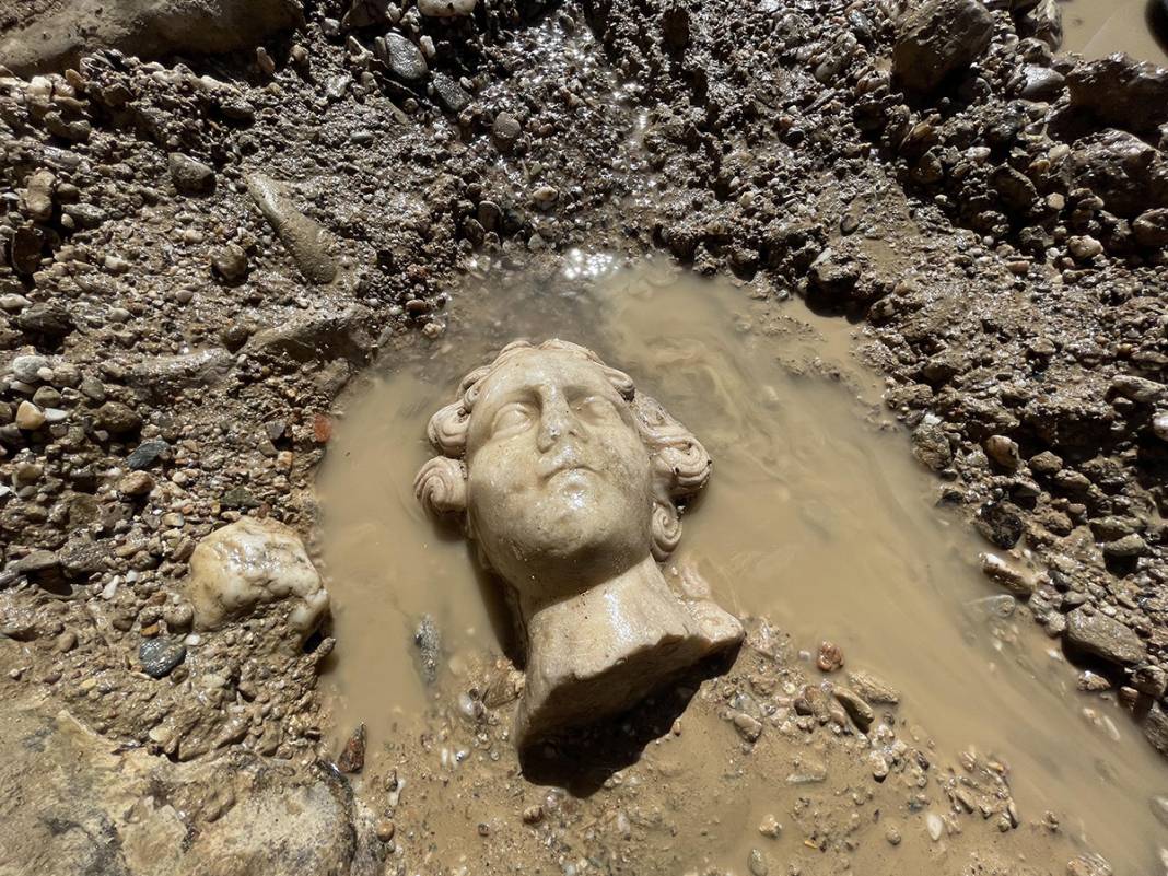 Kütahya'da müthiş keşif! Bugüne kadar böylesi görülmedi, tam 2 metre 10 santim yüksekliğinde... 4