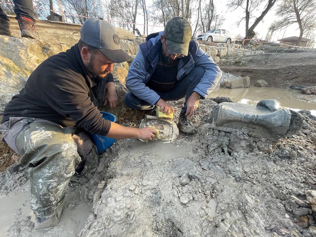 Kütahya'da müthiş keşif! Bugüne kadar böylesi görülmedi, tam 2 metre 10 santim yüksekliğinde... 7