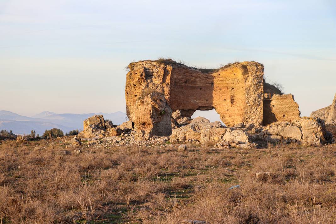Adana'daki 'Yenilmez Şehir'de heyecanlandıran keşif! Kilikya Generali İllus'a ait 1