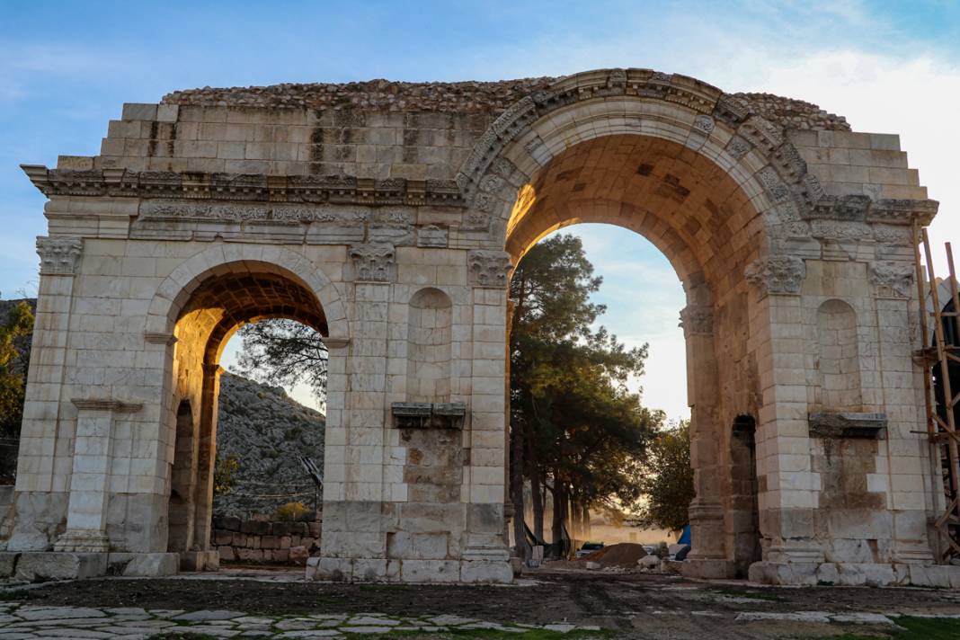 Adana'daki 'Yenilmez Şehir'de heyecanlandıran keşif! Kilikya Generali İllus'a ait 2