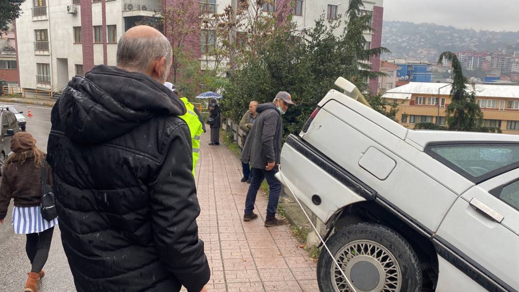 Sağanak faciası! 5 metre yükseklikte asılı kaldı 3