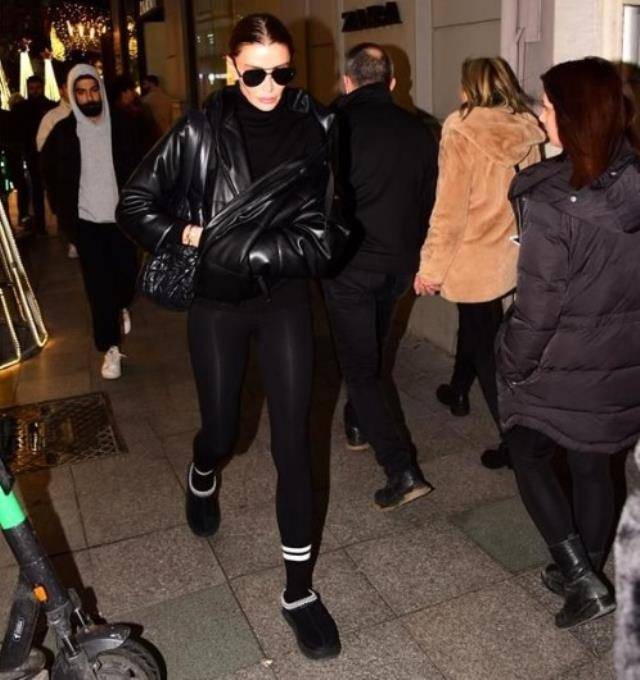 Trafik kazasında babasını kaybetmişti... Özge Ulusoy'un son hali hayranlarını korkuttu! Zayıflıktan kemikleri sayılıyor 6