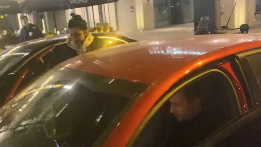 2 hafta önce boşanmışlardı... Merve Boluğur ve Mert Aydın öyle bir yakalandı ki görenlerin ağzı açık kaldı! 4