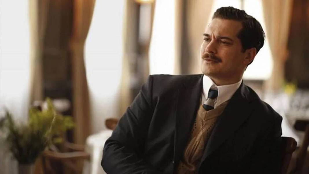 Jigolo rolü için bambaşka birine dönüştü! Çağatay Ulusoy'un son hali hayranı şoke etti: Hiç böyle görmediniz 4