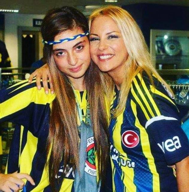 'Yıkılıyo' şarkısıyla piyasaları altüst etmişti! Ayça Tekindor'un son halini görenler şaşıp kaldı: Eski halinden eser kalmamış 7