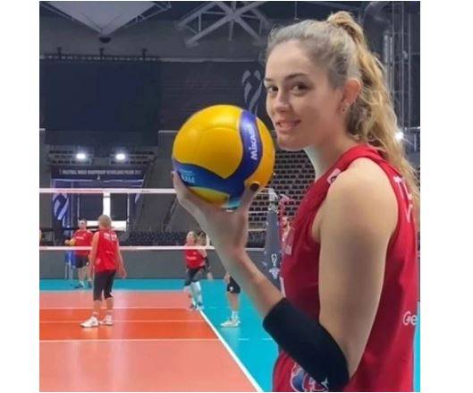 Güzel voleybolcuyu ilk defa böyle göreceksiniz! Kimse bu hareketi yapabileceğini düşünmemişti: Görenler tanıyamadı bile 5