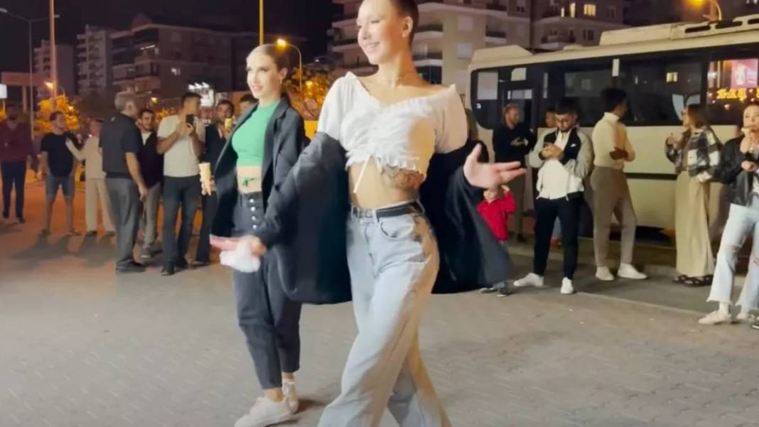 Çılgın Dondurmacı güzelleri görünce şekilden şekile girdi eşi sinirden öfke krizine girdi 3