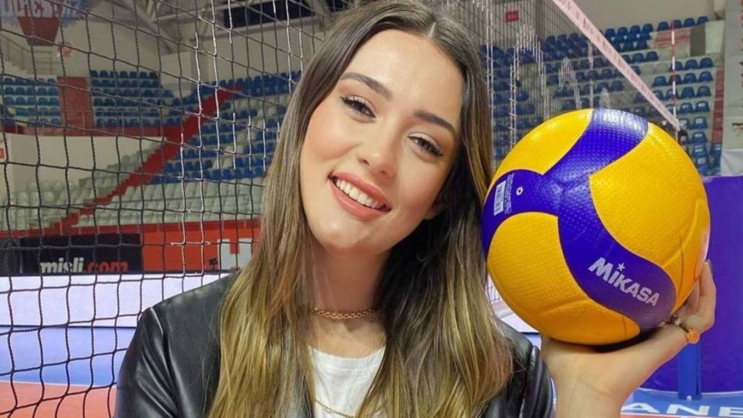 Güzel voleybolcuyu ilk defa böyle göreceksiniz! Kimse bu hareketi yapabileceğini düşünmemişti: Görenler tanıyamadı bile 2