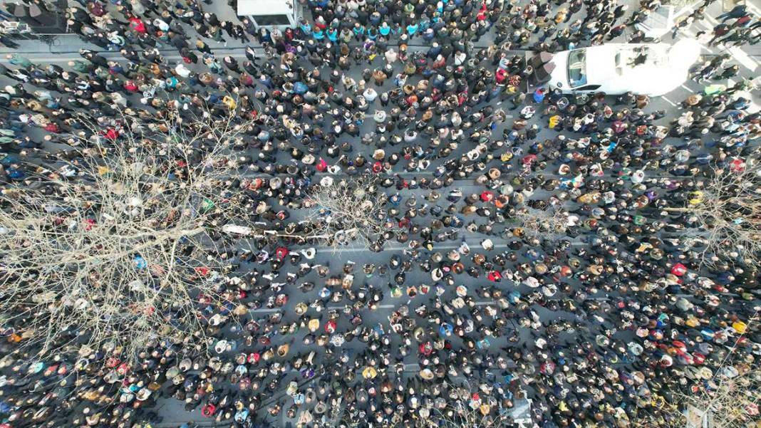 16 yıldır gelmeyen adalet: Sevenleri Hrant Dink'i vurulduğu yerde, vurulduğu saatte andı 1