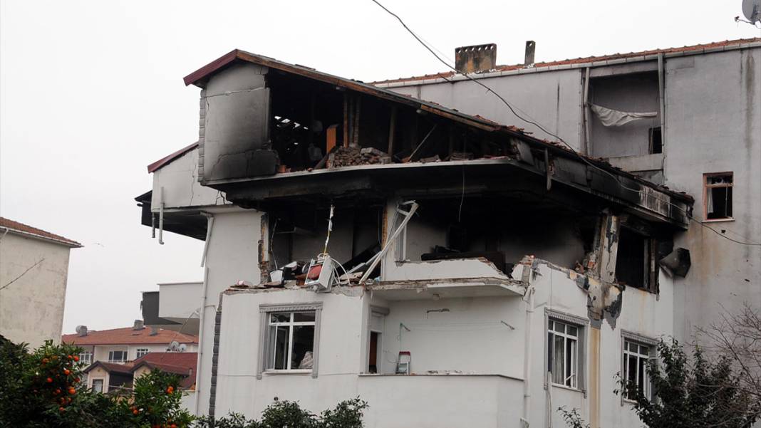 Gölcük'teki patlamanın hasarı gün ağarınca ortaya çıktı 1
