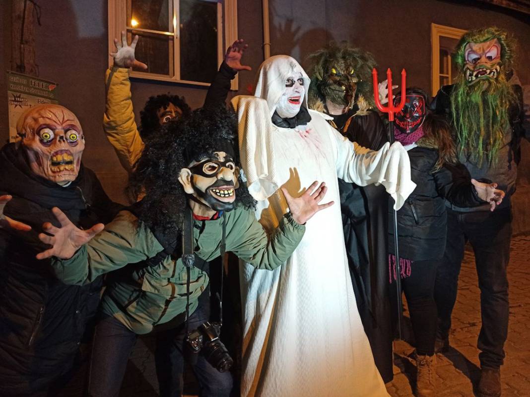 Renkli görüntüler 'Bocuk Gecesi'nden: Yüzlerini boyadılar, maske taktılar 4