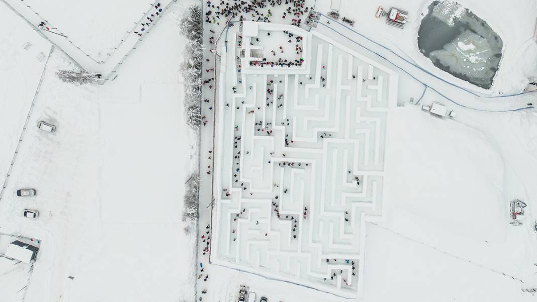 Buzların arasında kaybolmaya hazır mısınız? Bu labirente giren çıkamıyor 11