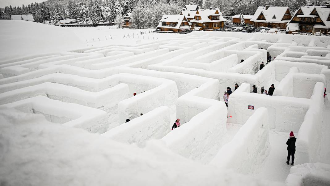 Buzların arasında kaybolmaya hazır mısınız? Bu labirente giren çıkamıyor 13
