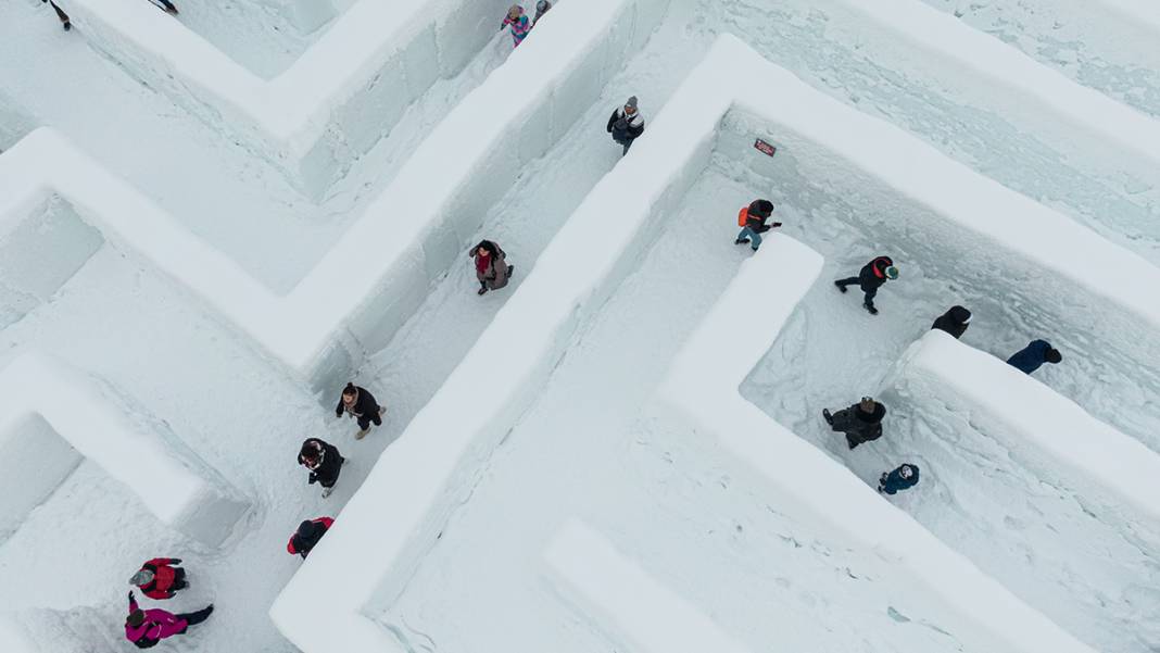 Buzların arasında kaybolmaya hazır mısınız? Bu labirente giren çıkamıyor 18