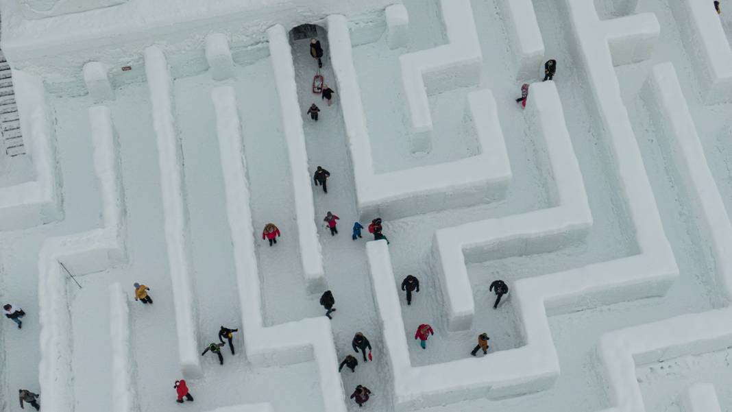 Buzların arasında kaybolmaya hazır mısınız? Bu labirente giren çıkamıyor 20