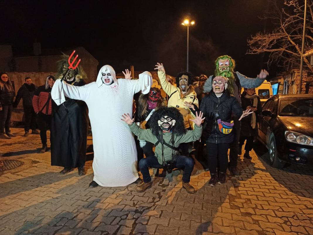 Renkli görüntüler 'Bocuk Gecesi'nden: Yüzlerini boyadılar, maske taktılar 1