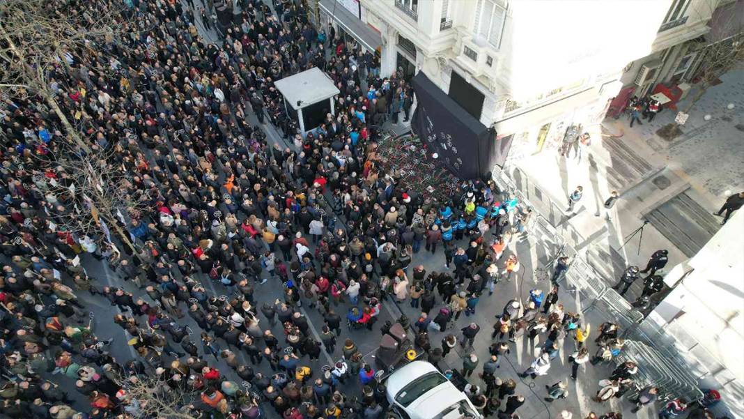 16 yıldır gelmeyen adalet: Sevenleri Hrant Dink'i vurulduğu yerde, vurulduğu saatte andı 10