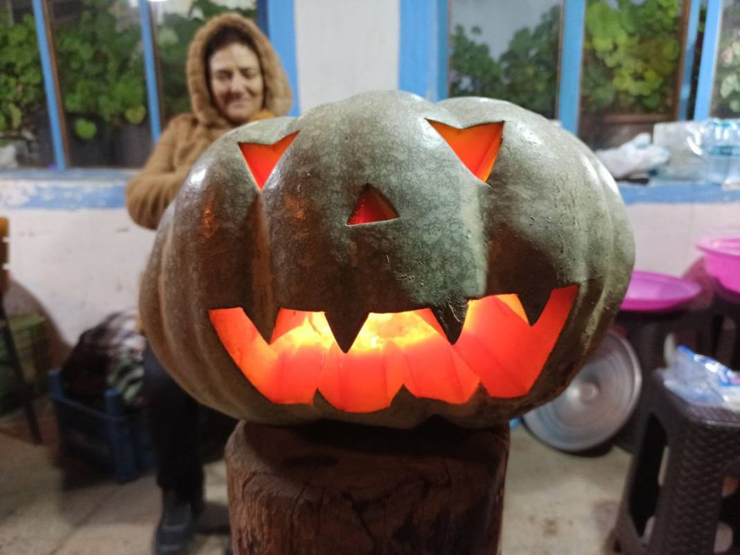 Renkli görüntüler 'Bocuk Gecesi'nden: Yüzlerini boyadılar, maske taktılar 6