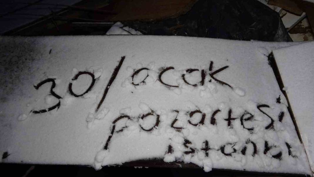 Ve kar İstanbul'da... Birçok bölge beyaza büründü 1