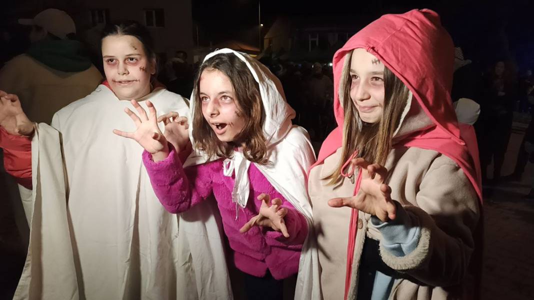 Renkli görüntüler 'Bocuk Gecesi'nden: Yüzlerini boyadılar, maske taktılar 7