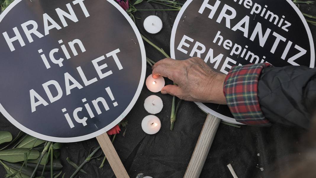 16 yıldır gelmeyen adalet: Sevenleri Hrant Dink'i vurulduğu yerde, vurulduğu saatte andı 6