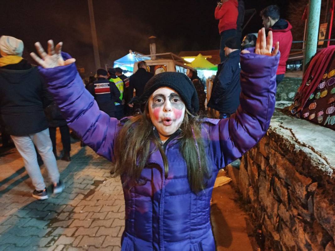 Renkli görüntüler 'Bocuk Gecesi'nden: Yüzlerini boyadılar, maske taktılar 5