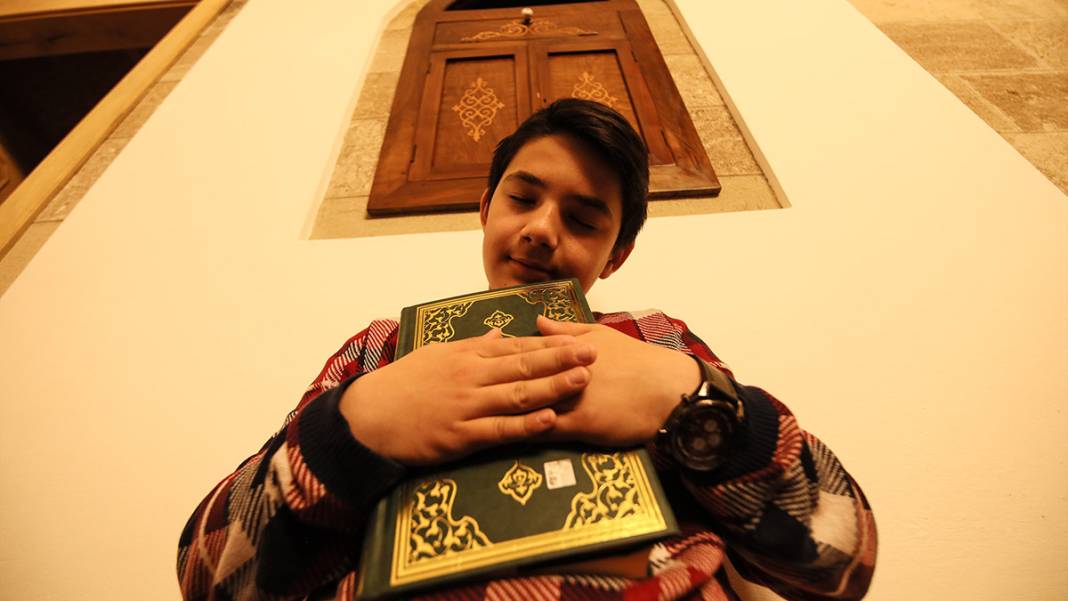 Genci yaşlısı camilere akın etti: Regaip Kandili dualarla idrak edildi 5