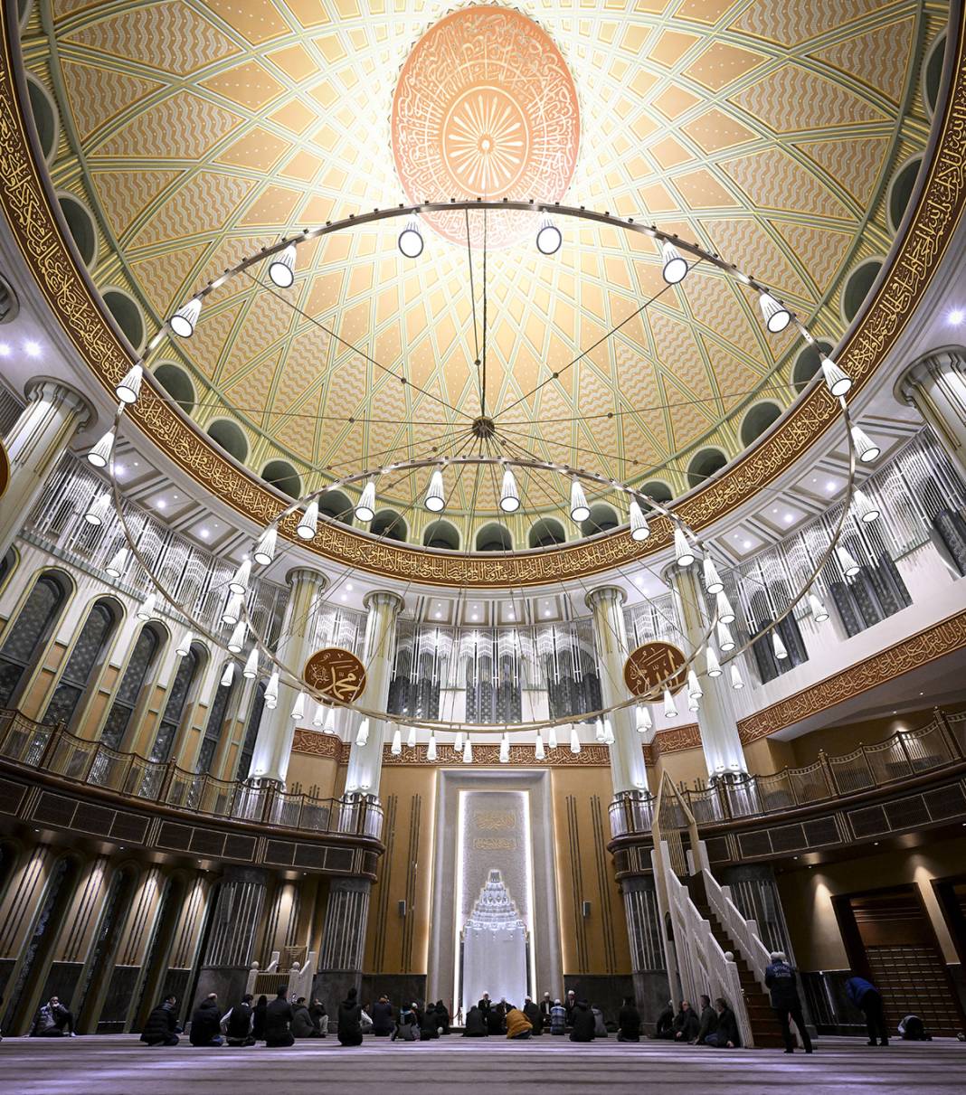 Genci yaşlısı camilere akın etti: Regaip Kandili dualarla idrak edildi 2