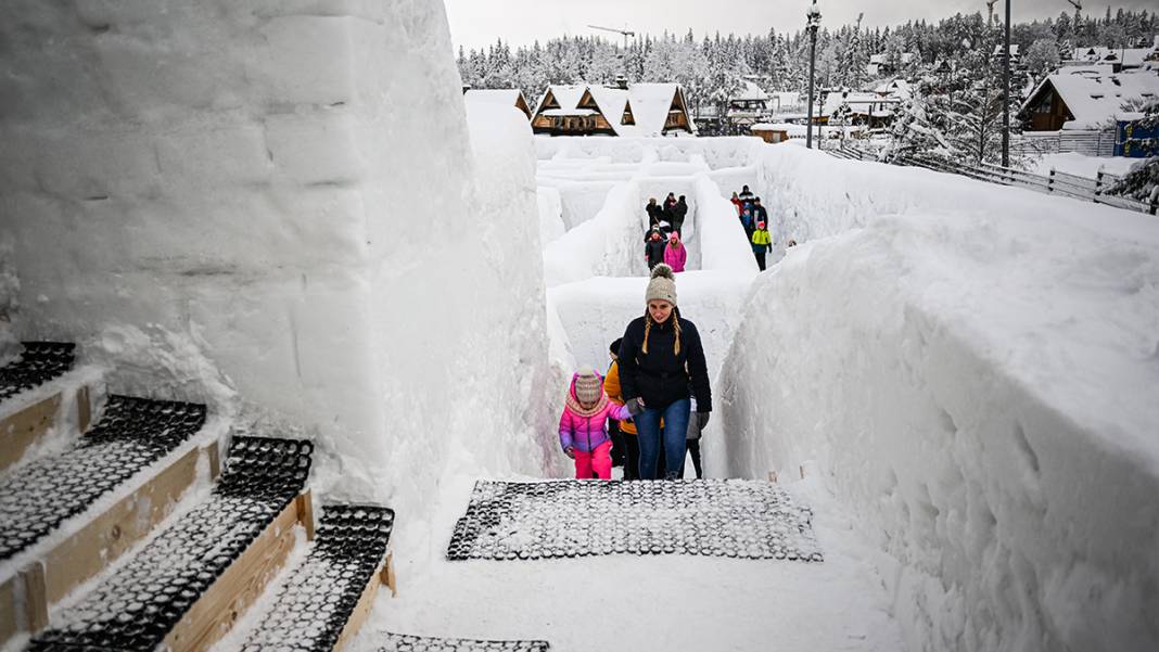 Buzların arasında kaybolmaya hazır mısınız? Bu labirente giren çıkamıyor 7