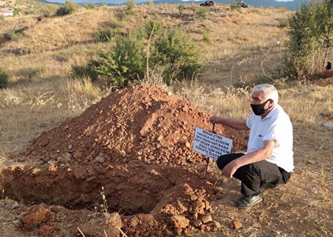 Kendi elleriyle kazdığı eşinin mezarına bıraktığı not, okuyanları ağlattı! Acısı hâlâ geçmedi... 10