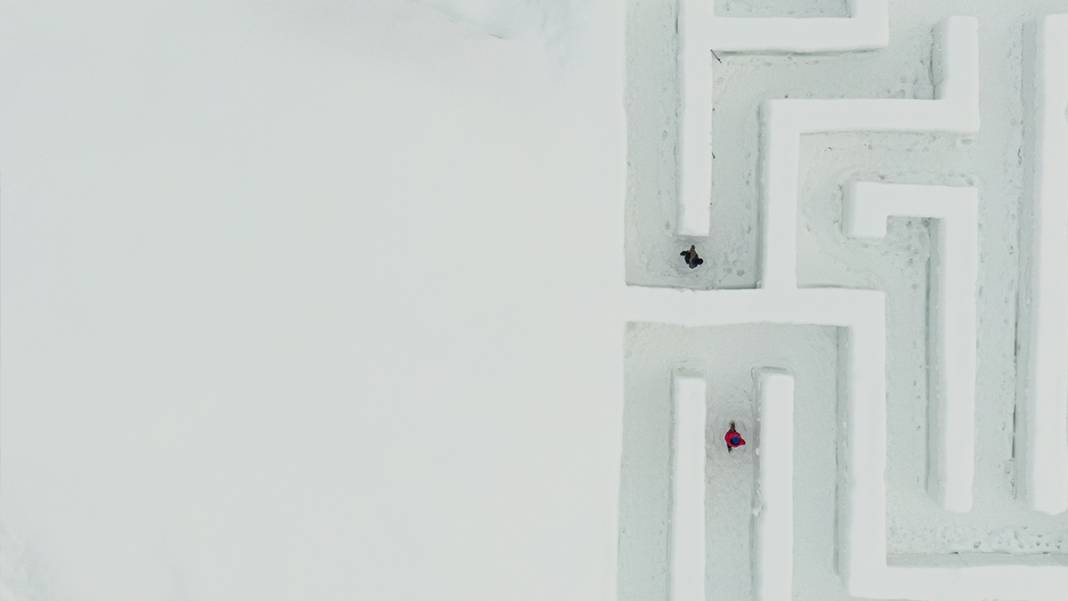 Buzların arasında kaybolmaya hazır mısınız? Bu labirente giren çıkamıyor 9