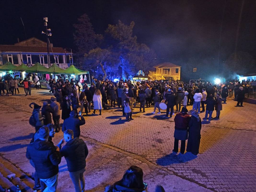 Renkli görüntüler 'Bocuk Gecesi'nden: Yüzlerini boyadılar, maske taktılar 9